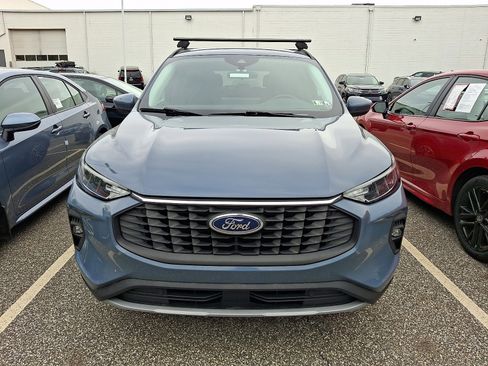 Used 2024 Ford Escape SE image 2