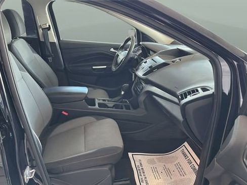Used 2017 Ford Escape SE w/ SE Cold Weather Package AWD/4WD image 18