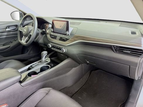 Used 2024 Nissan Altima 2.5 SV image 28