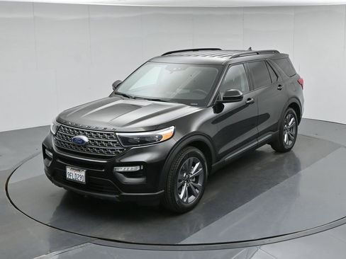 Used 2022 Ford Explorer XLT w/ Equipment Group 202A RWD image 39