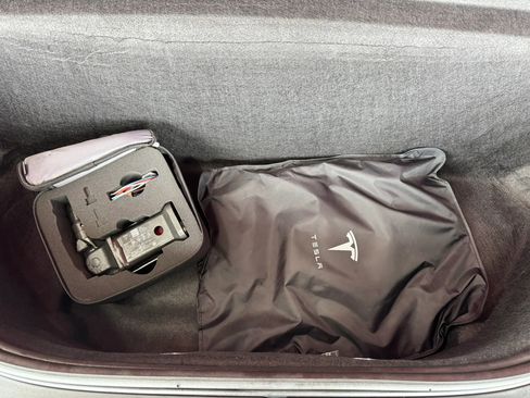 Used 2020 Tesla Model X image 41