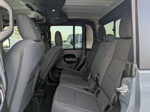 Used 2025 Jeep Gladiator Sport AWD/4WD image 13