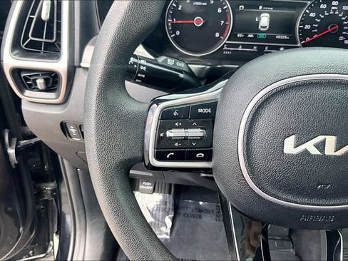 Used 2023 Kia Sorento LX FWD image 16
