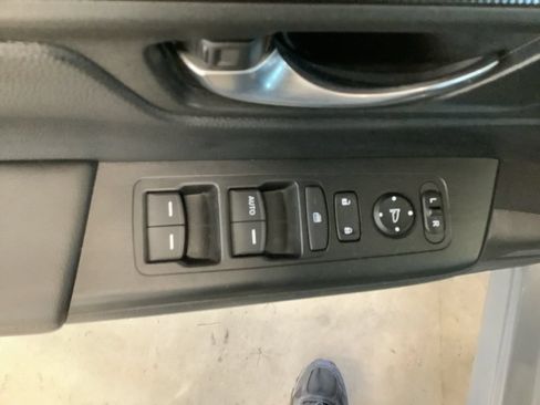 Used 2023 Honda CR-V LX image 18