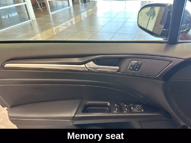 Used 2017 Ford Fusion Titanium FWD image 18