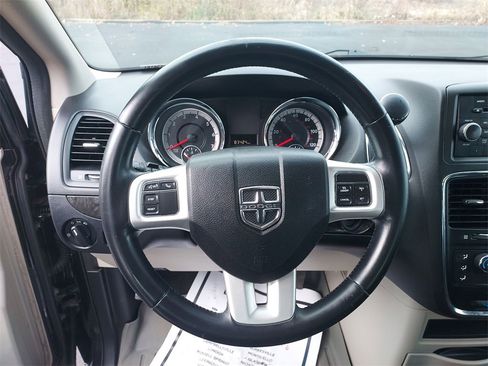 Used 2016 Dodge Grand Caravan American Value Package w/ UConnect Hands-Free Group image 19