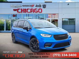 New 2026 Chrysler Pacifica Select w/ S Appearance Package FWD video 1