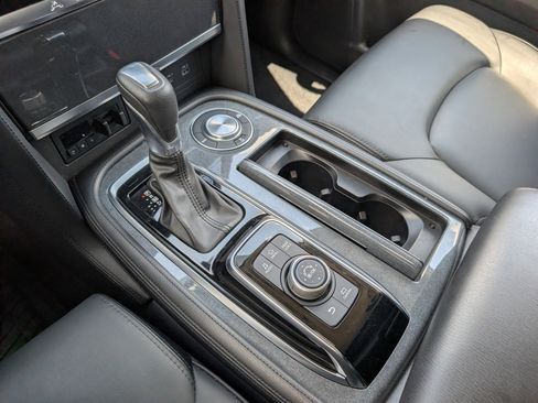 Used 2021 Nissan Armada SV w/ SV Appearance Package RWD image 24