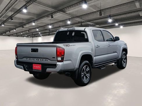 Used 2019 Toyota Tacoma TRD Sport w/ Technology Package image 16