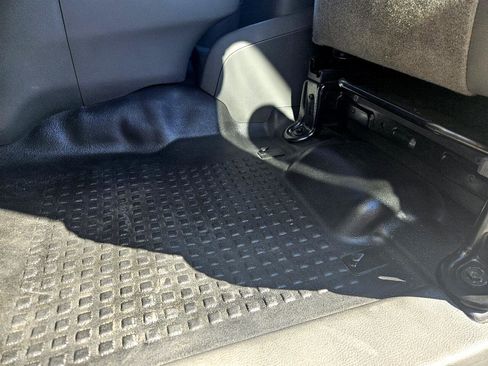 Used 2020 Nissan NV 2500 SV image 16