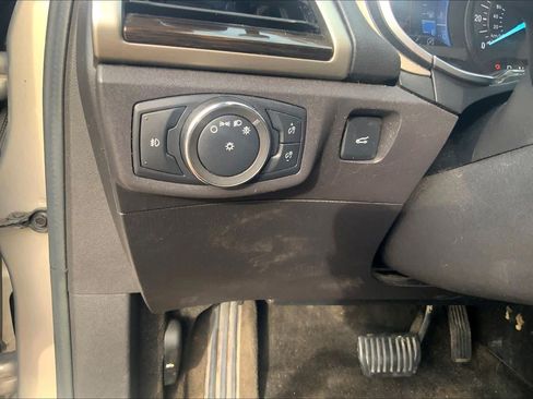 Used 2015 Ford Fusion SE w/ Equipment Group 202A FWD image 33