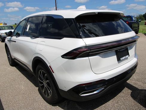 Used 2024 Lincoln Nautilus Premier AWD/4WD image 5