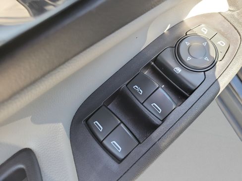 Used 2019 Chevrolet Equinox LS FWD image 13