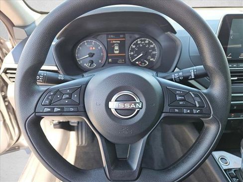 Used 2025 Nissan Altima 2.5 S image 12