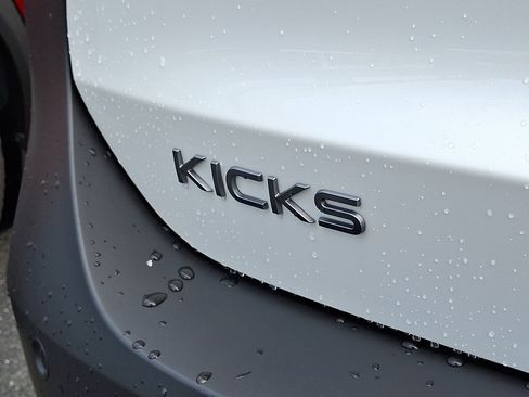New 2026 Nissan Kicks SV w/ Cold Weather Package FWD image 5