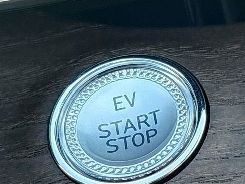 Used 2024 Genesis G80 image 37