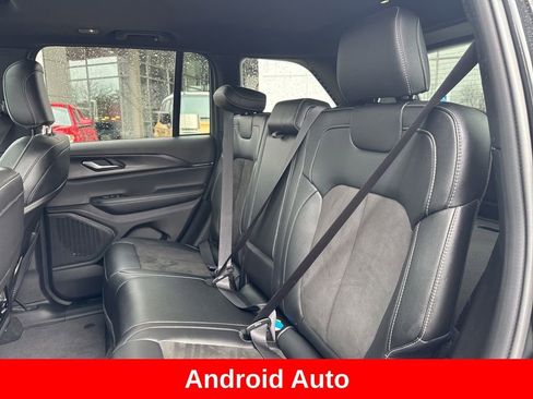 Used 2023 Jeep Grand Cherokee Altitude image 15