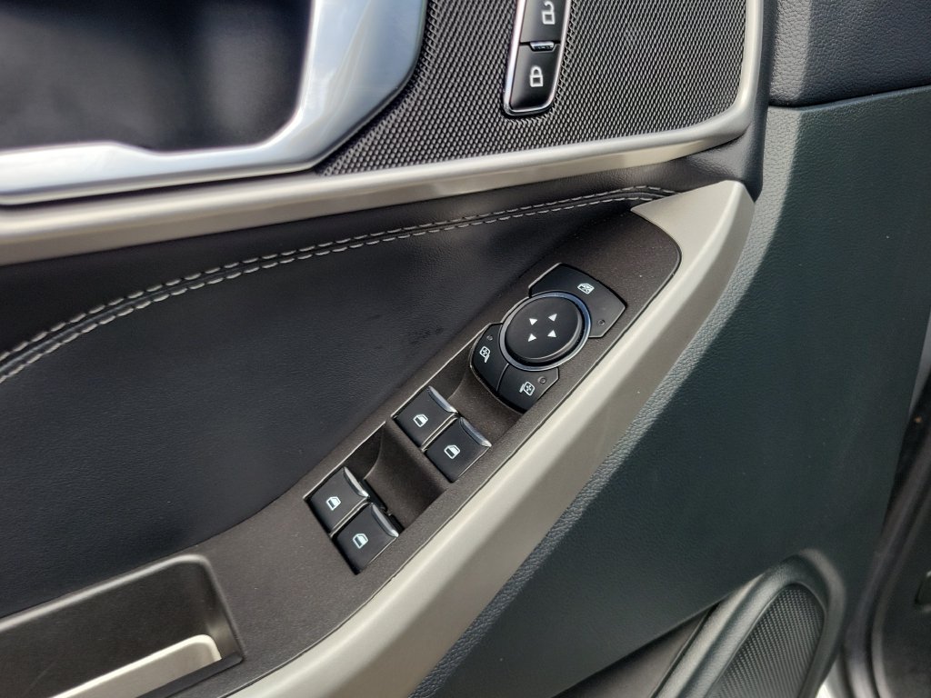 Used 2024 Ford Explorer XLT RWD image 18