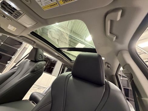 Used 2022 Acura MDX SH-AWD image 11