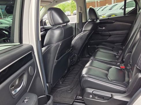 Used 2025 Honda Pilot EX-L image 10