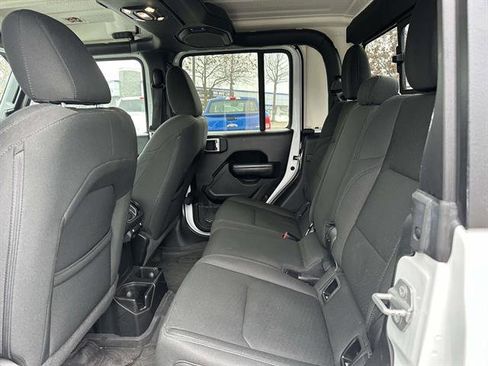 Used 2022 Jeep Gladiator Sport image 10