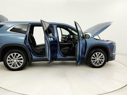 Used 2025 Buick Enclave Preferred image 34