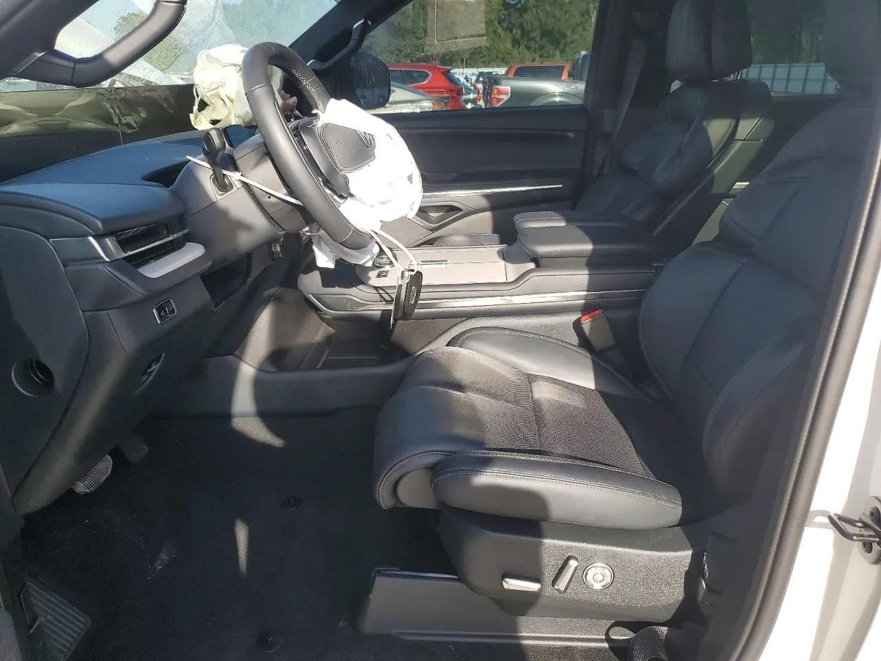 Used 2025 Lincoln Navigator Reserve w/ Jet Appearance Package AWD/4WD image 7