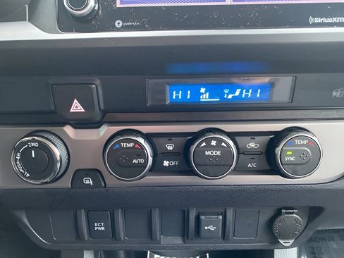 Used 2021 Toyota Tacoma TRD Off-Road image 18