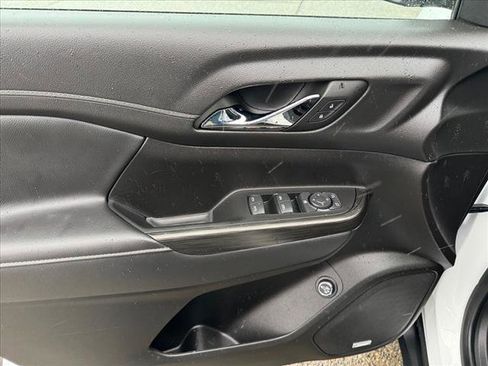 Used 2023 GMC Acadia SLT image 6