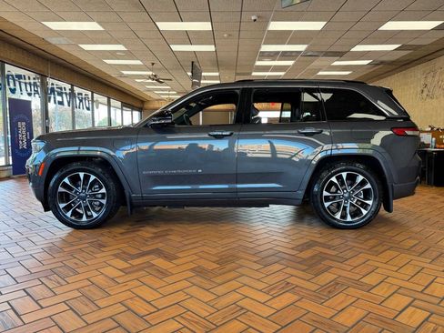 Used 2022 Jeep Grand Cherokee Overland w/ Advanced Protech Group III AWD/4WD image 5