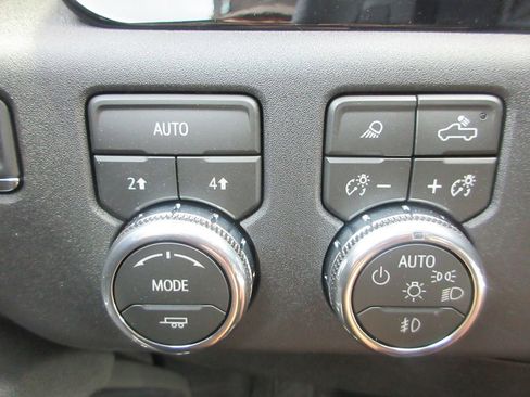New 2026 GMC Sierra 1500 Elevation w/ Elevation Premium Package AWD/4WD image 18