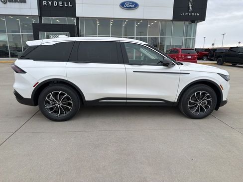 New 2026 Lincoln Nautilus Premier image 2