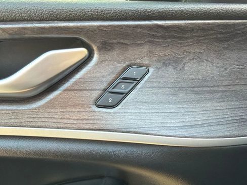 Used 2023 Jeep Grand Cherokee L Limited image 23