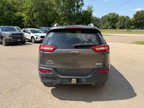 Used 2018 Jeep Cherokee Latitude w/ Cold Weather Group AWD/4WD image 6