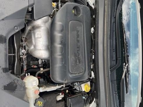 Used 2023 Jeep Cherokee Altitude Lux image 30