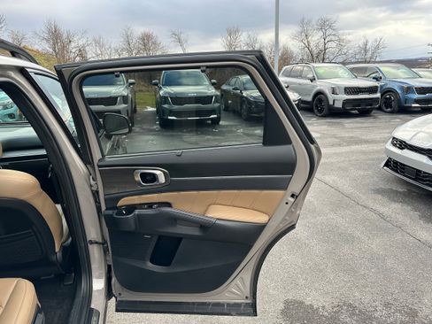 Used 2025 Kia Sorento SX Prestige w/ Olive Brown Leather Package image 25