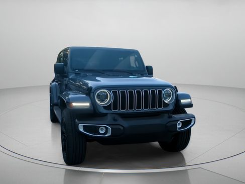 Used 2025 Jeep Wrangler Unlimited Sahara AWD/4WD image 5