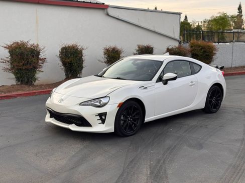 Used 2018 Toyota 86 RWD image 2