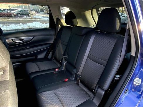 Used 2018 Nissan Rogue SV image 24