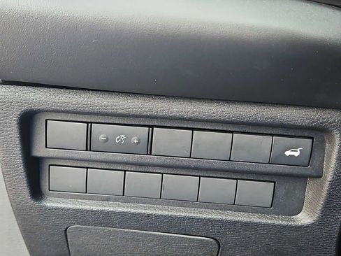 Used 2025 Mitsubishi Outlander SE image 24