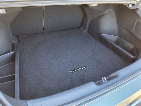 Used 2025 Hyundai Elantra Limited image 13