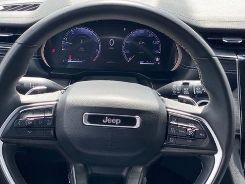 Used 2023 Jeep Grand Cherokee Limited image 8