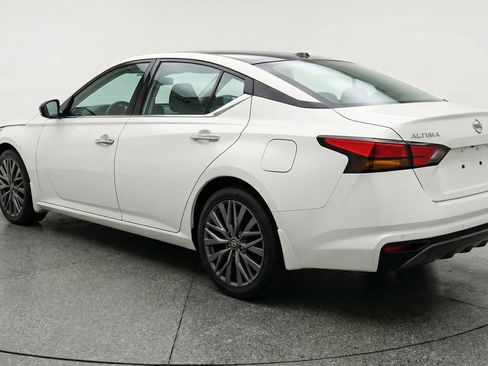 Used 2025 Nissan Altima 2.5 SV image 6