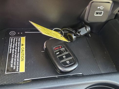 Used 2025 Honda HR-V EX-L image 18