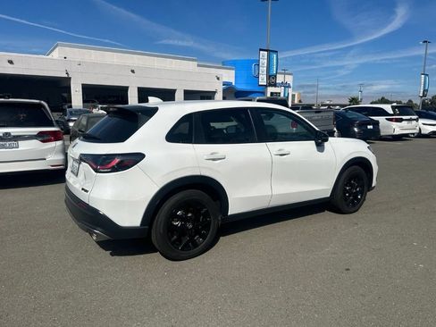 Used 2025 Honda HR-V Sport image 3