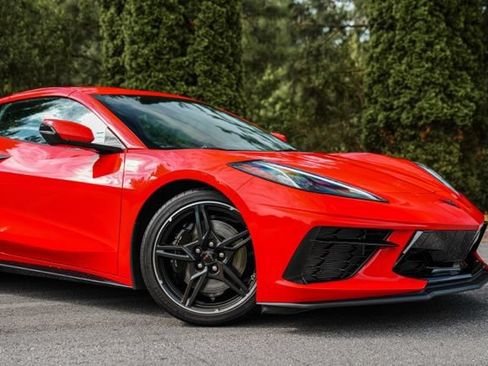 Used 2021 Chevrolet Corvette Stingray Coupe w/ Z51 Performance Package RWD image 7