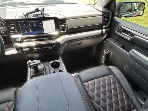 Used 2025 Chevrolet Silverado 1500 LT Trail Boss AWD/4WD image 11