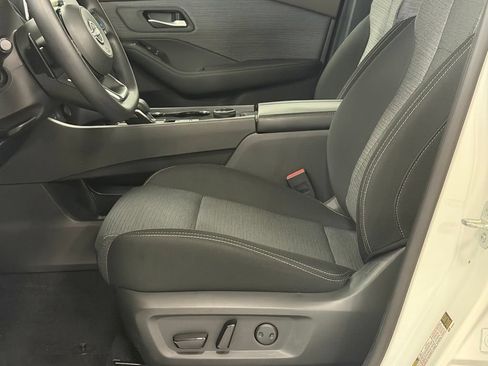 Used 2023 Nissan Rogue SV AWD/4WD image 12