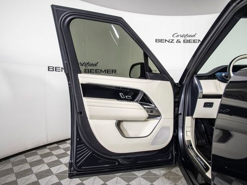 Used 2024 Land Rover Range Rover SE AWD/4WD image 32