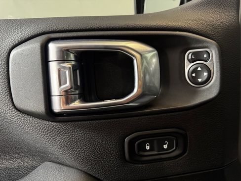 Used 2021 Jeep Wrangler Unlimited Sahara image 22